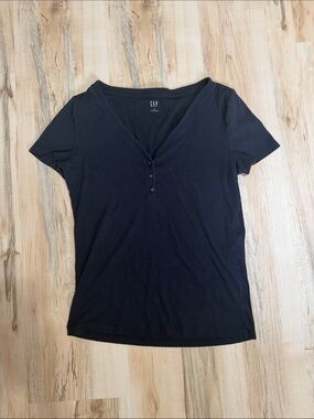GAP Black Short-Sleeve V-Neck Button Front Tee